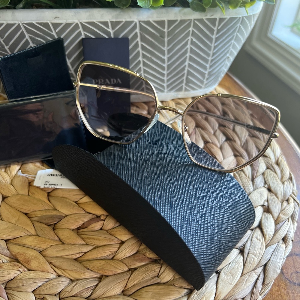 Prada gold frame sunglasses new with tag. - Picture 5 of 8
